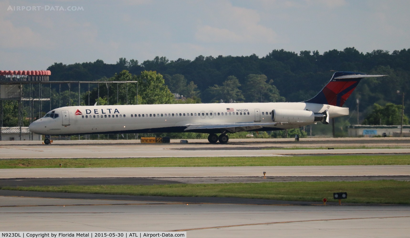 N923DL, 1988 McDonnell Douglas MD-88 C/N 49705, Delta