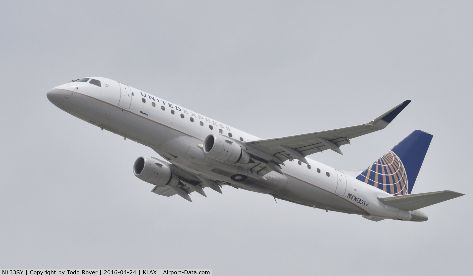 N133SY, 2015 Embraer 175LR (ERJ-170-200LR) C/N 17000452, Departing LAX on 25R
