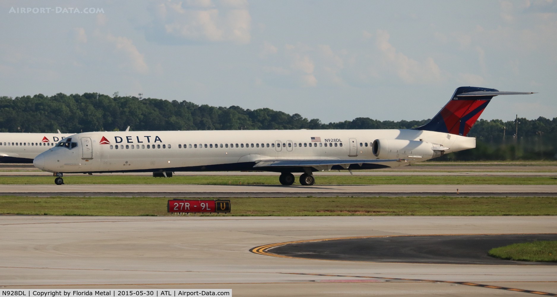 N928DL, 1988 McDonnell Douglas MD-88 C/N 49715, Delta