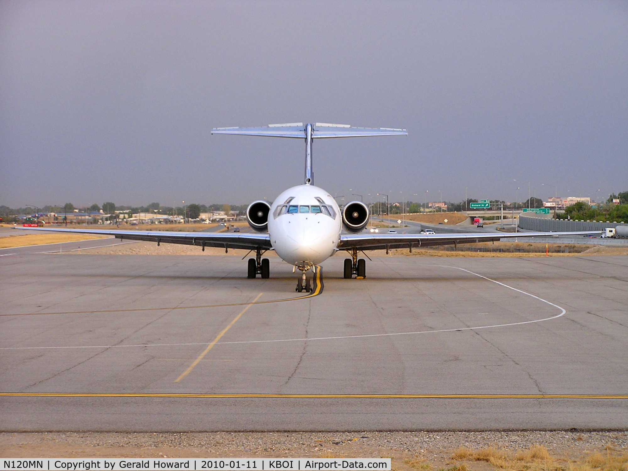 N120MN, 1992 McDonnell Douglas MD-83 C/N 53120, Old, but still a sleek aircraft.