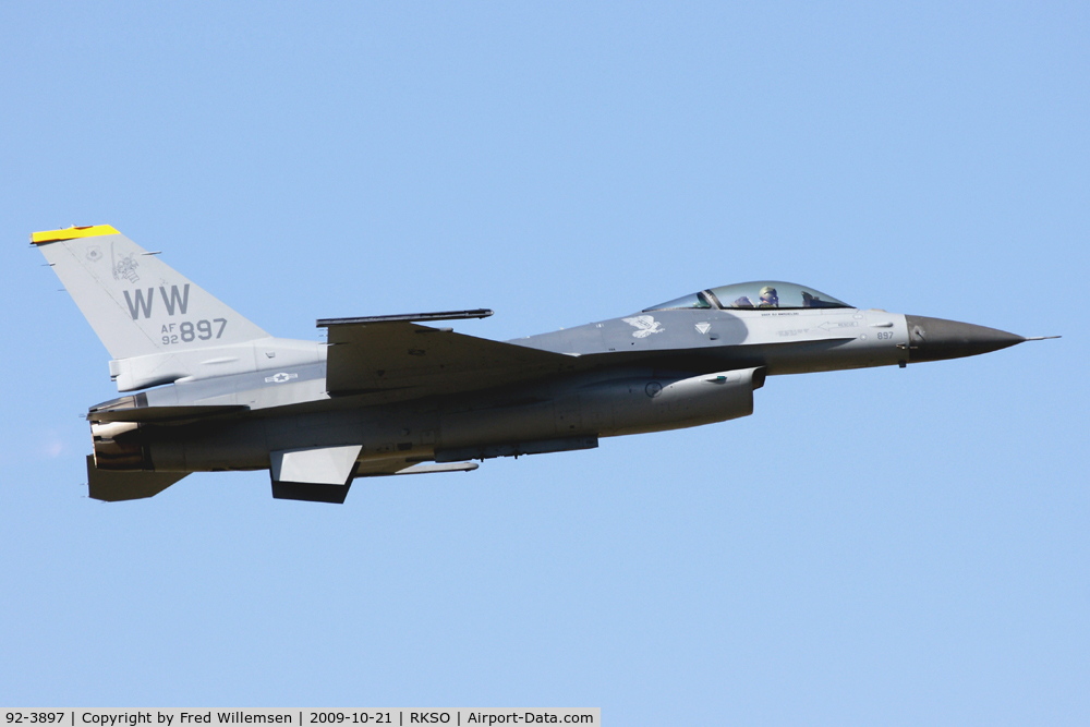 92-3897, General Dynamics F-16CJ Fighting Falcon C/N CC-139, 13FS WW