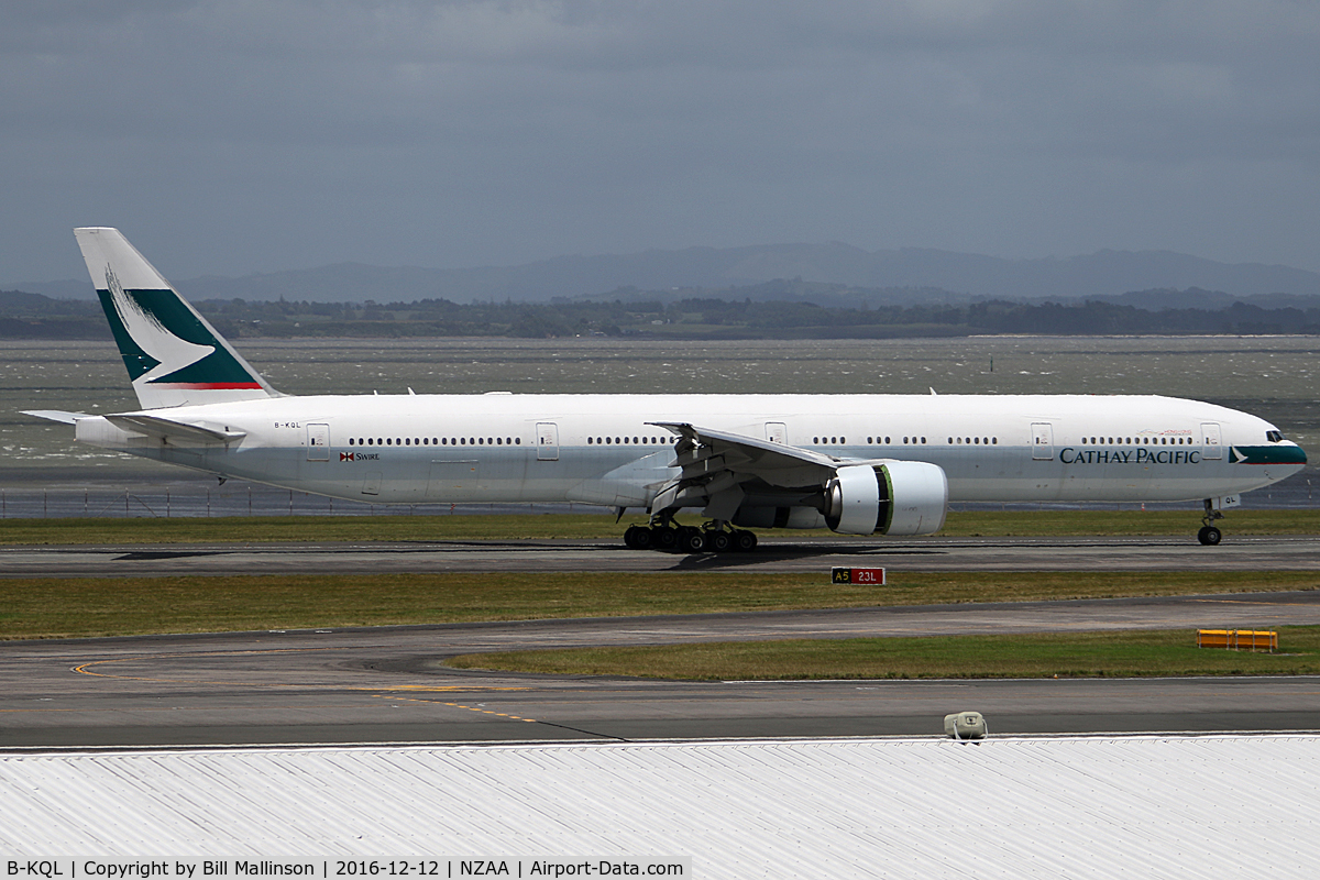 B-KQL, 2013 Boeing 777-367/ER C/N 41431, in from HKG