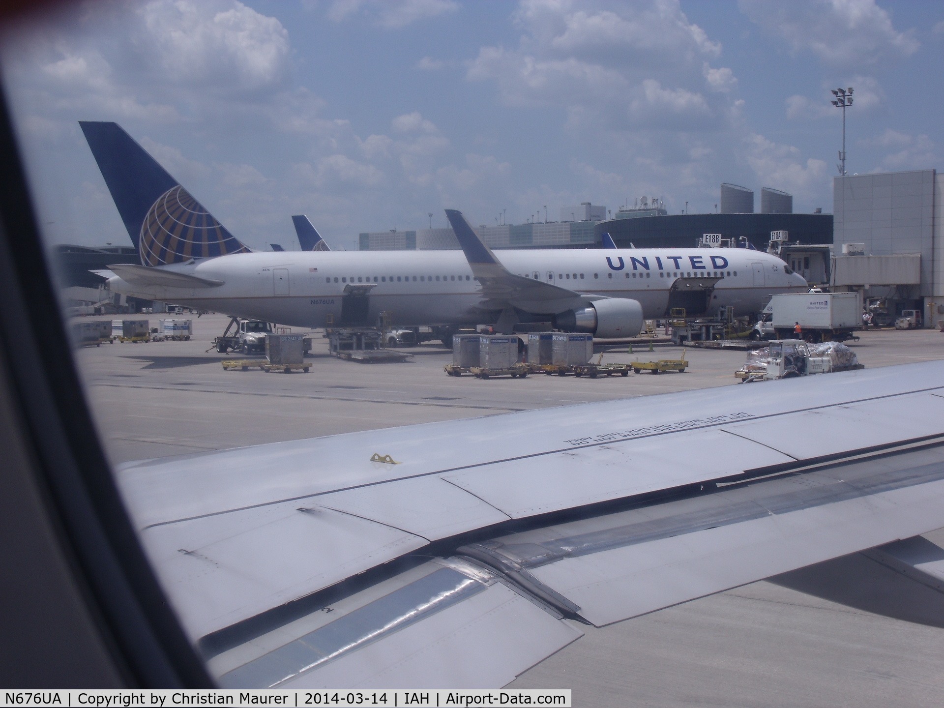 N676UA, 2001 Boeing 767-322 C/N 30028, United Boeing 767-322