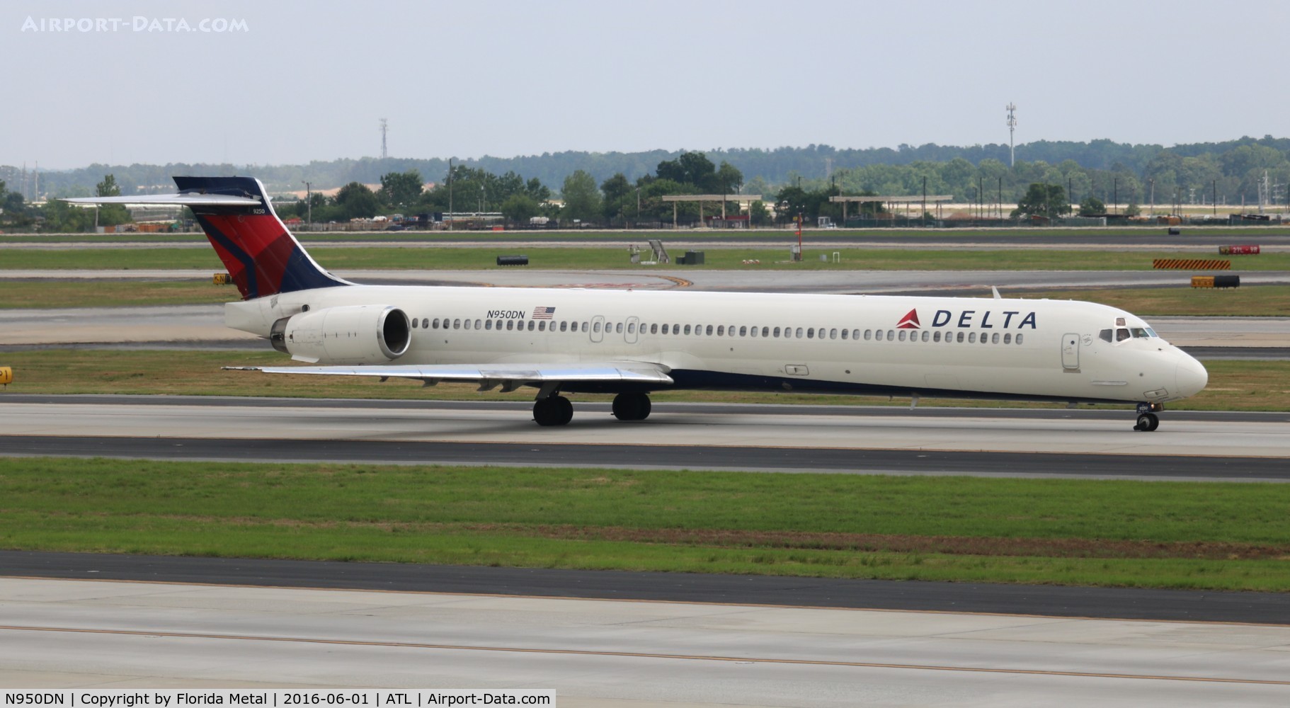 N950DN, 1997 McDonnell Douglas MD-90-30 C/N 53360, Delta
