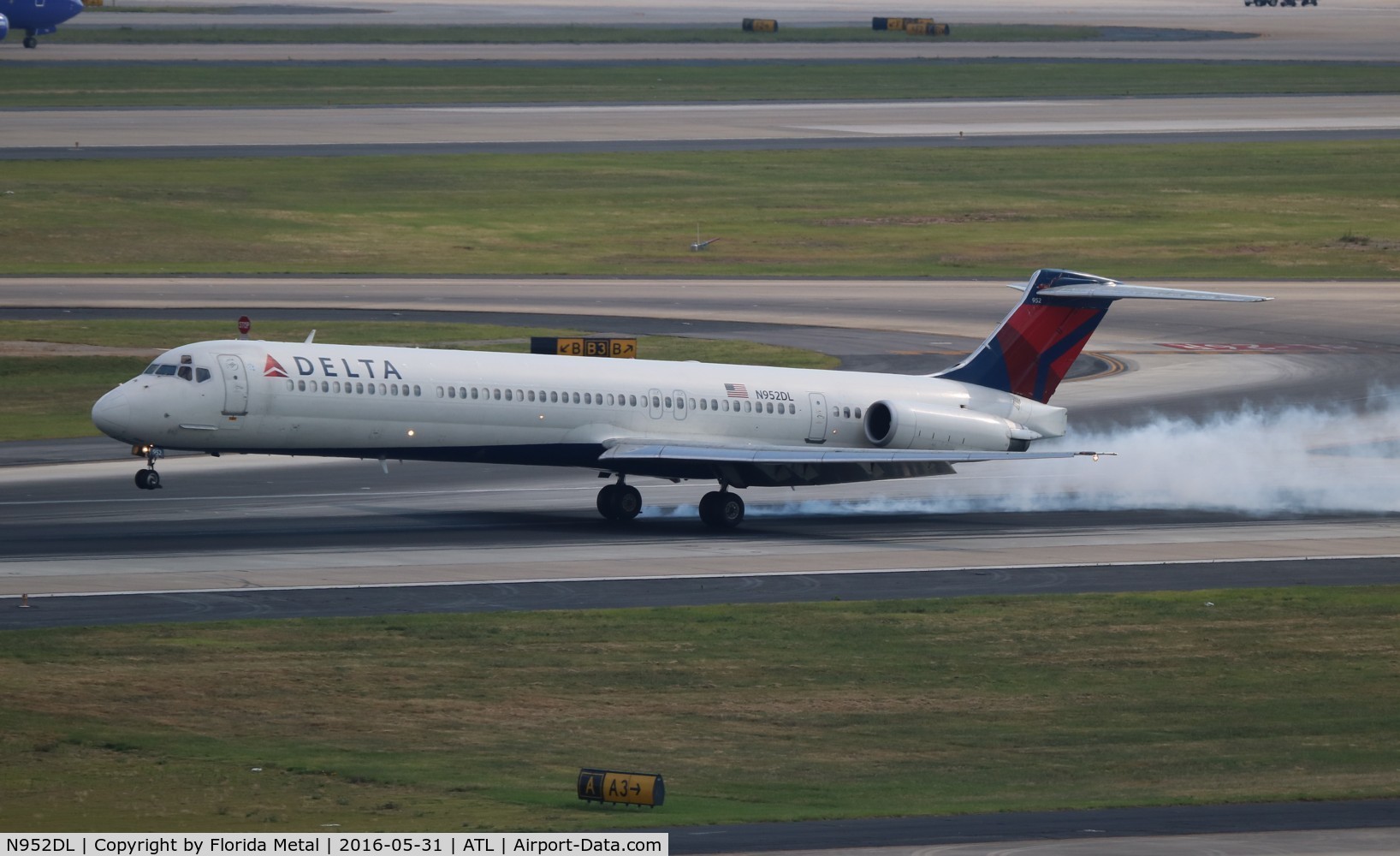 N952DL, 1990 McDonnell Douglas MD-88 C/N 49883, Delta