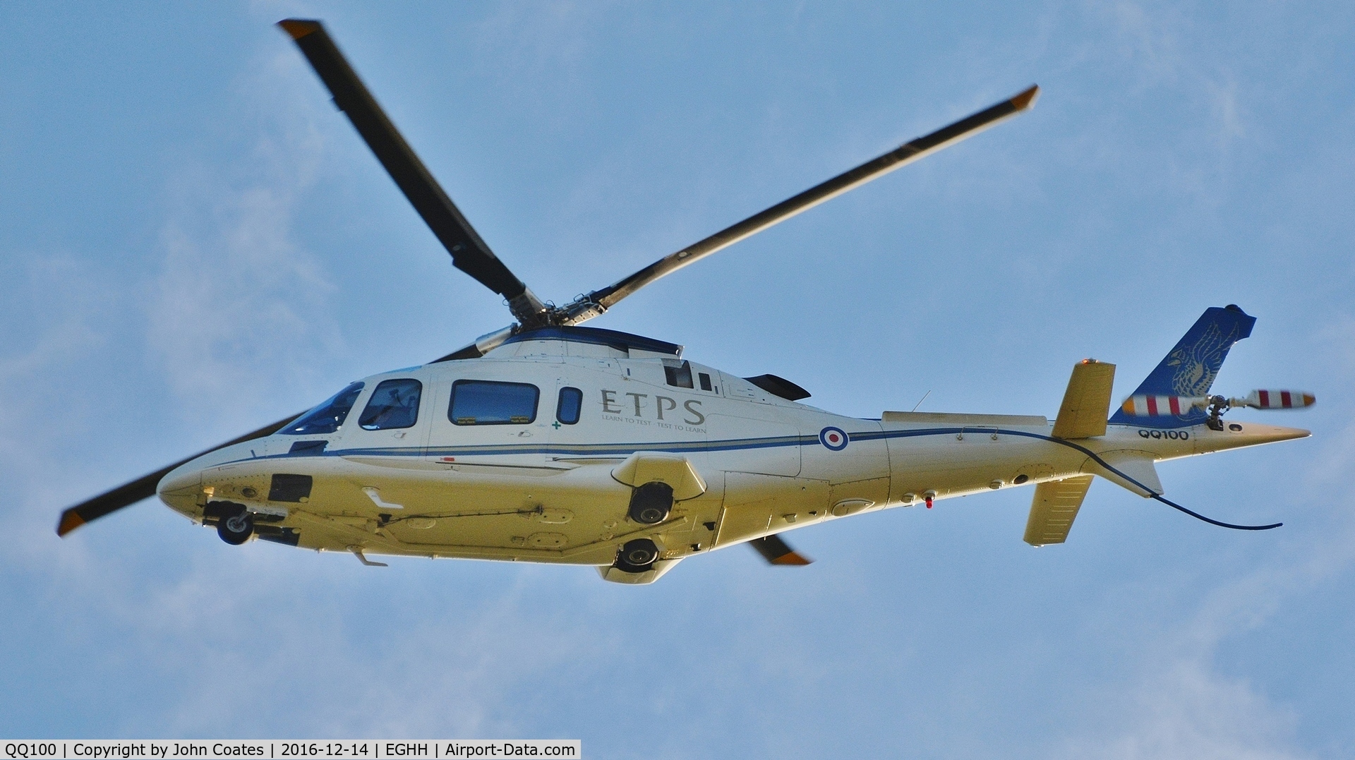 QQ100, 2001 Agusta A-109E Power C/N 11131, Low approach to 08