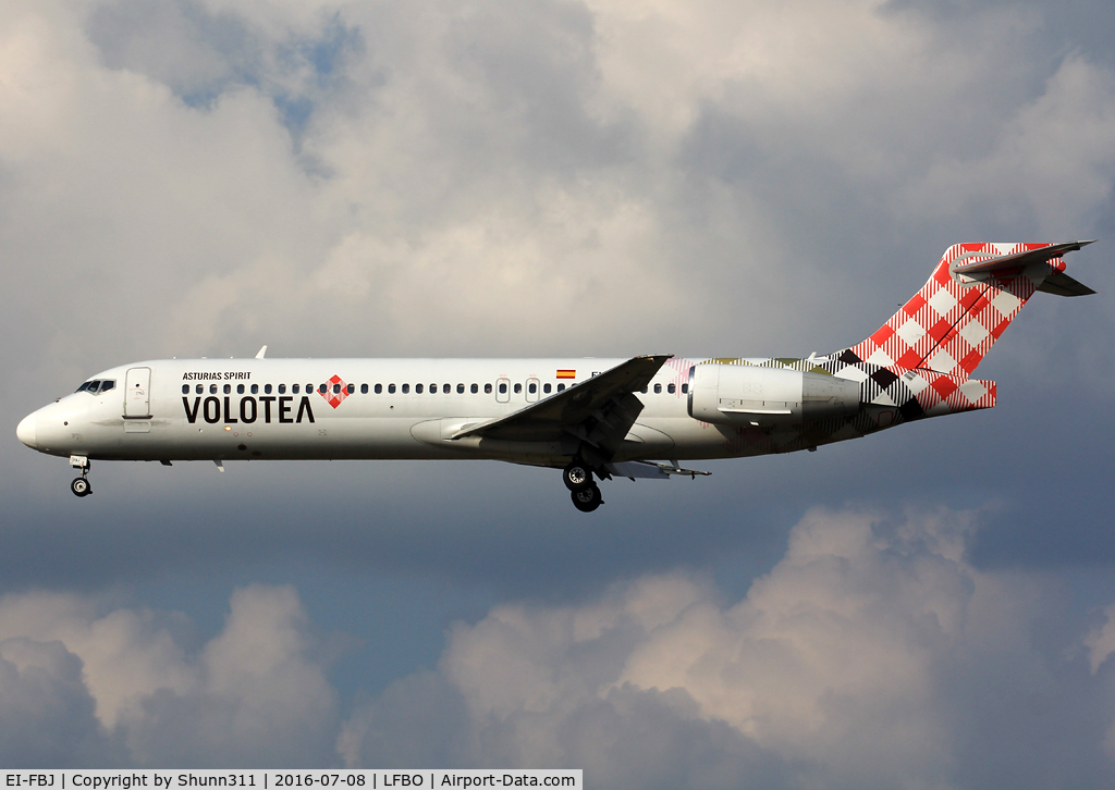 EI-FBJ, 2003 Boeing 717-200 C/N 55177, Landing rwy 32L with additional 'Asturias Spirit' titles