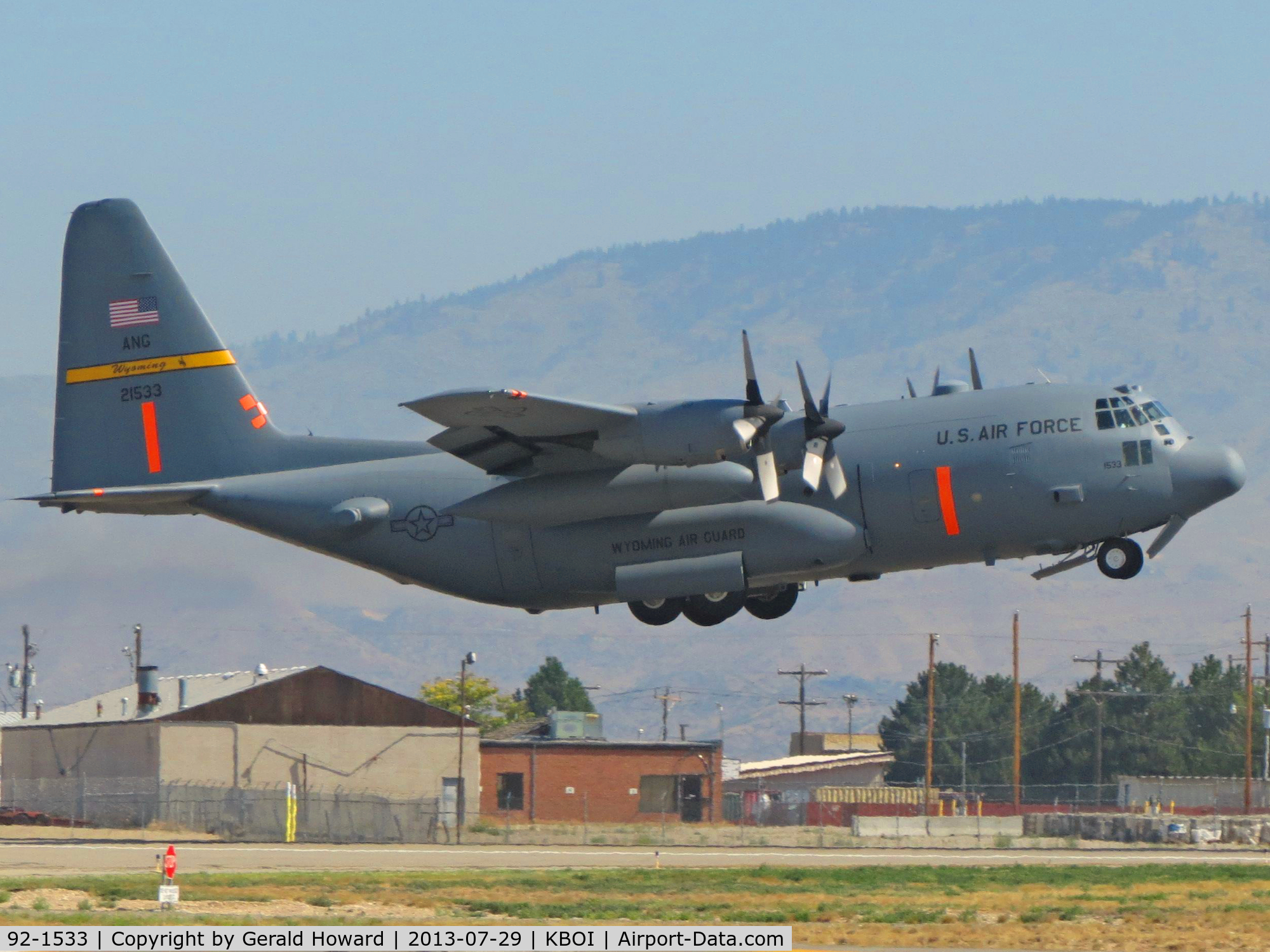 92-1533, 1992 Lockheed C-130H Hercules C/N 382-5322, Tanker 1 departing RWY 10L for fire mission. MAFFS equipped. Wyoming ANG.