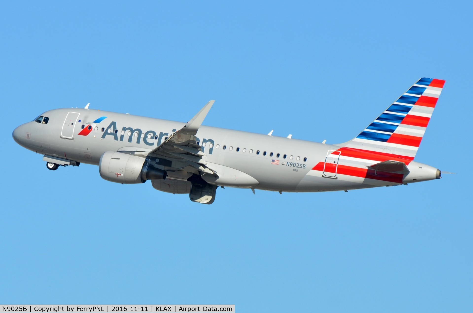 N9025B, 2014 Airbus A319-115 C/N 6393, American A319 climbing out