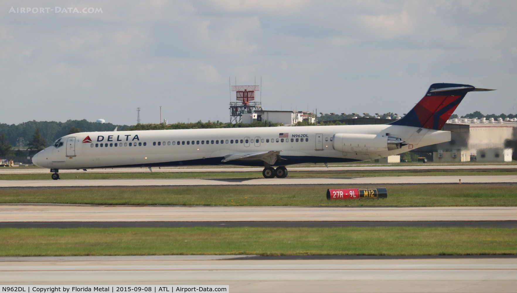 N962DL, 1990 McDonnell Douglas MD-88 C/N 49981, Delta