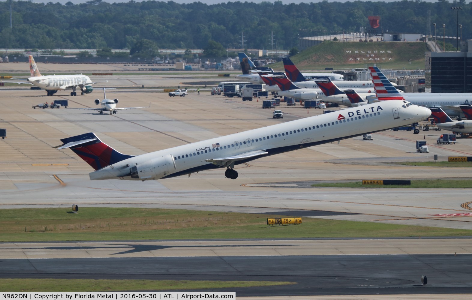 N962DN, McDonnell Douglas MD-90-30 C/N 53532, Delta