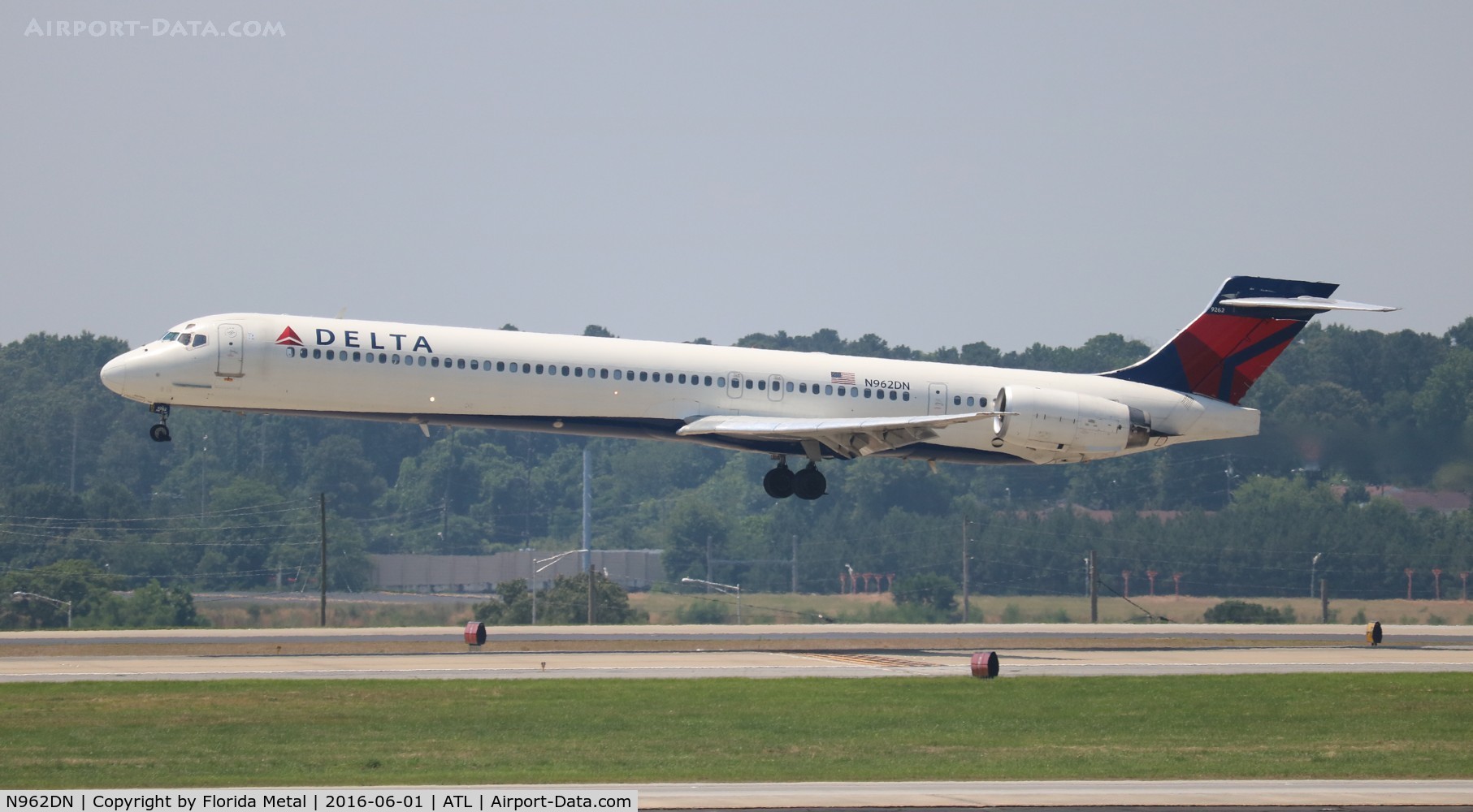 N962DN, McDonnell Douglas MD-90-30 C/N 53532, Delta