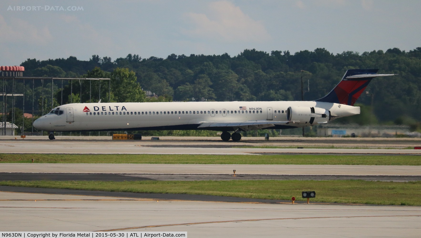 N963DN, 1998 McDonnell Douglas MD-90-30 C/N 53533, Delta