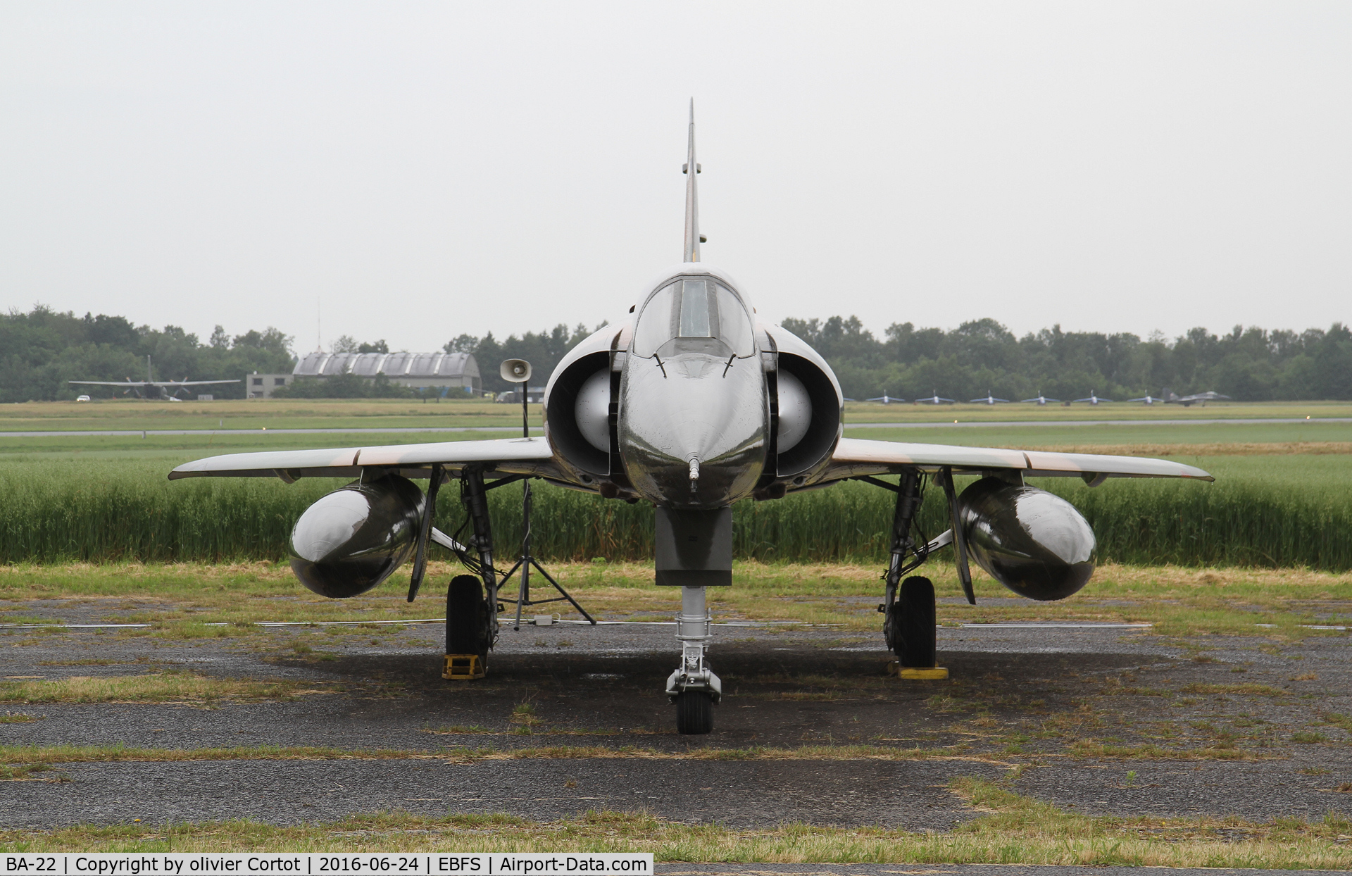 BA-22, Dassault Mirage 5BA C/N 22, front view of this nice Mirage V