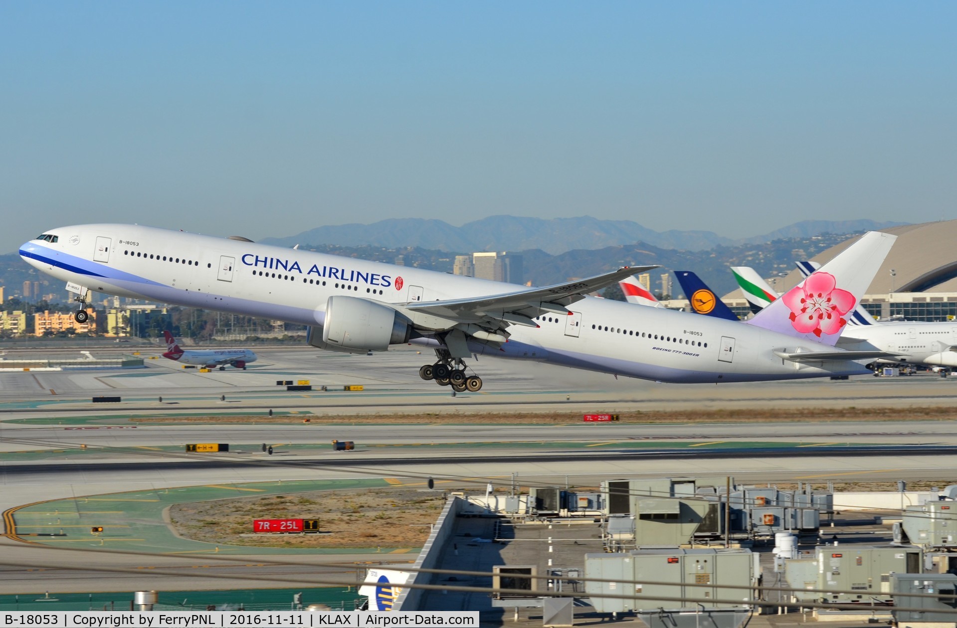 B-18053, 2015 Boeing 777-36N/ER C/N 41845, China Airlines B773 departing west bound.