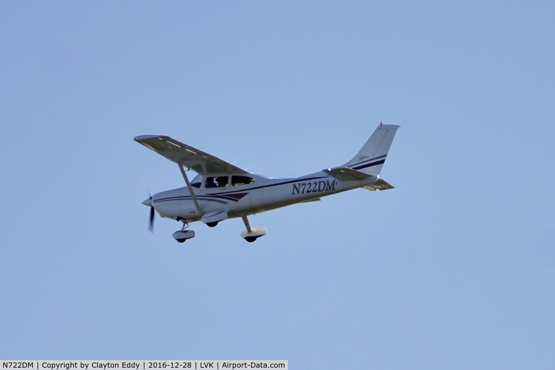 N722DM, 1998 Cessna 182S Skylane C/N 18280199, Departing runway 7L at LVK 2016.