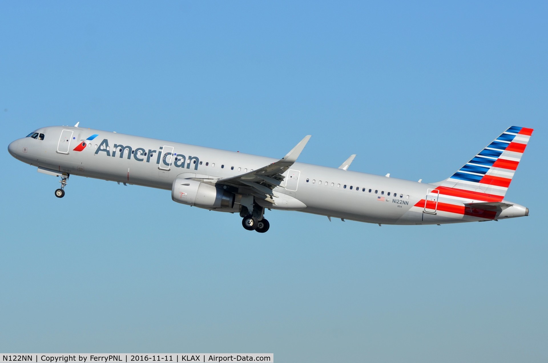 N122NN, 2014 Airbus A321-231 C/N 6252, American A321 departing