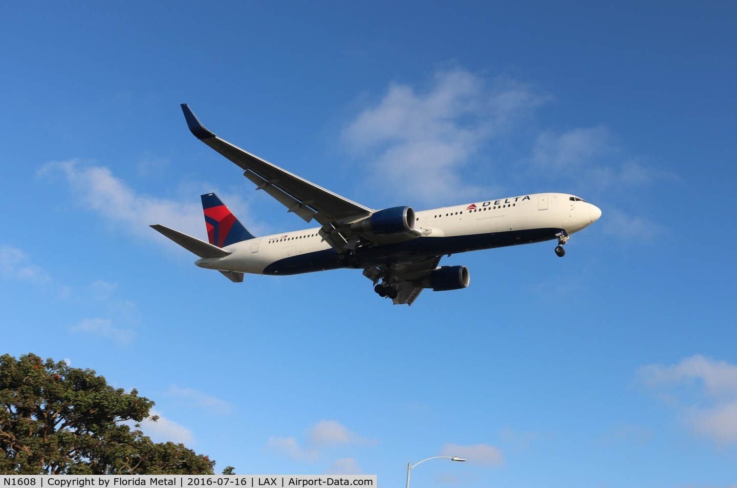 N1608, 2000 Boeing 767-332 C/N 30573, Delta