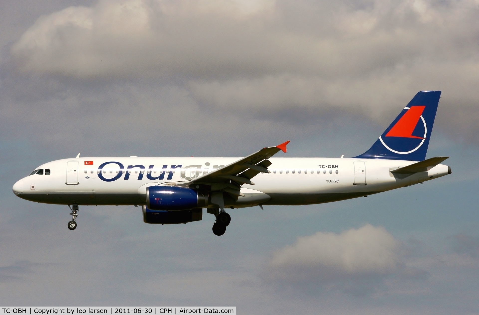 TC-OBH, 2001 Airbus A320-233 C/N 1482, Copenhagen 30.6.11
