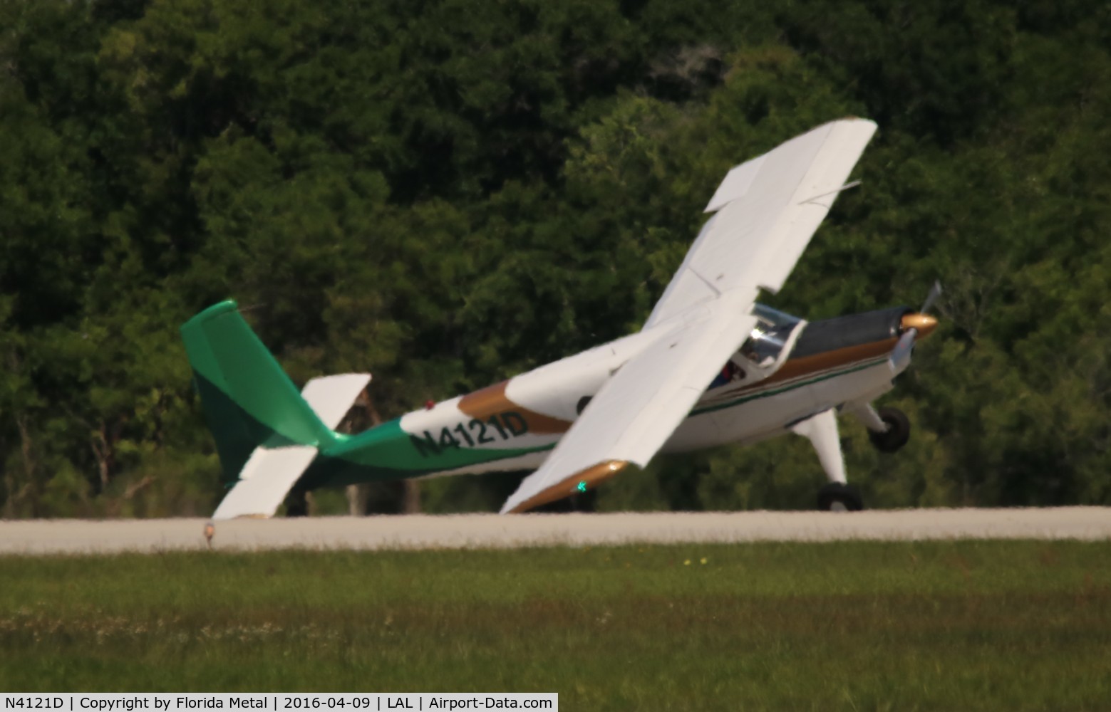 N4121D, 1957 Helio H-391B Courier C/N 041, Helio hit with a crosswind on departure causing a wing scrape, aircraft wound up continuing it's departure roll and took off