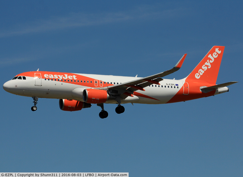 G-EZPL, 2016 Airbus A320-214 C/N 7183, Landing rwy 32L