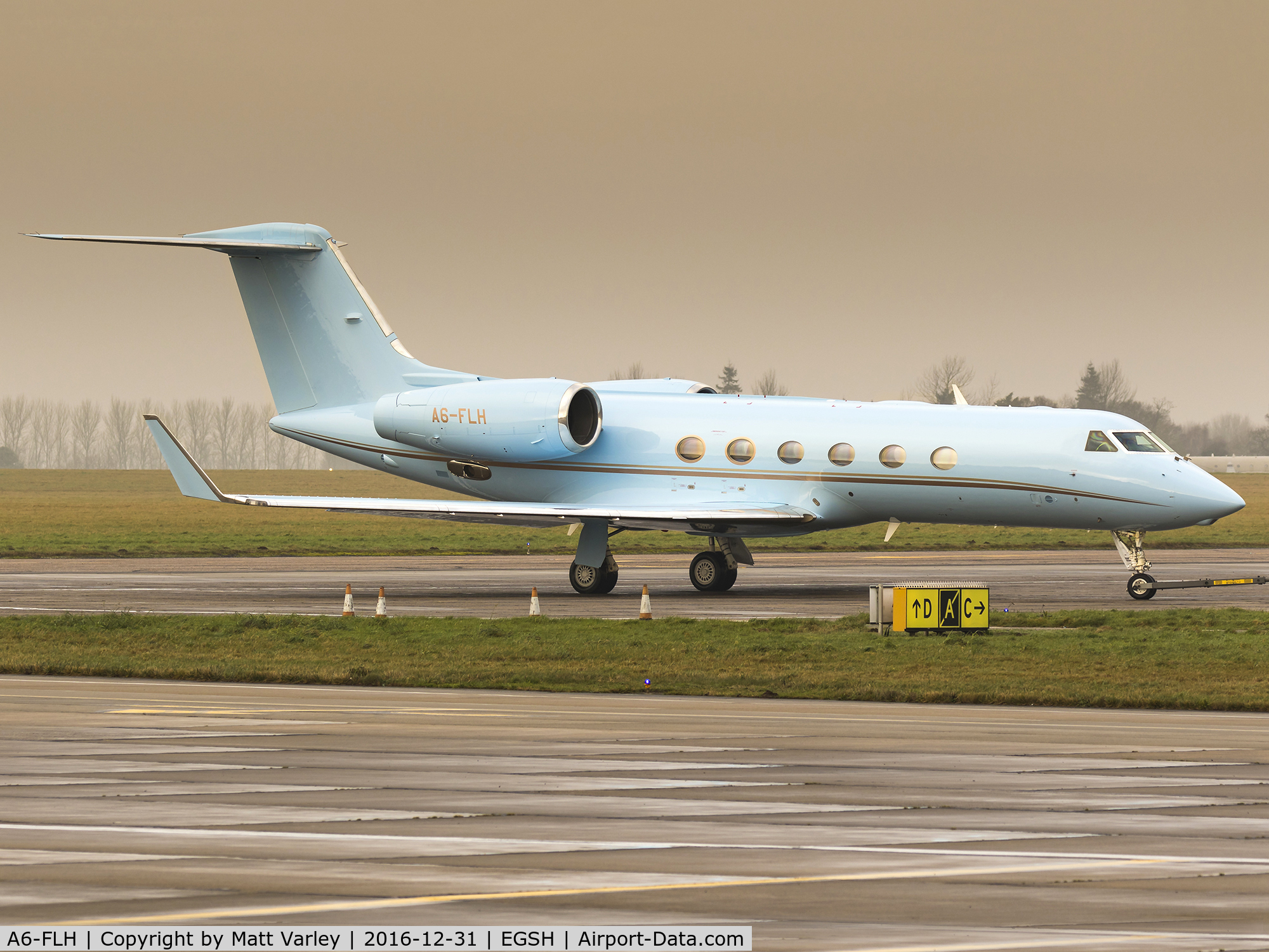 A6-FLH, 2009 Gulfstream Aerospace GIV-X (G450) C/N 4155, Being positioned onto st7 @ NWI after performing engine runs , this aircraft is fresh out of the paint shop having received this new light blue colour scheme....
