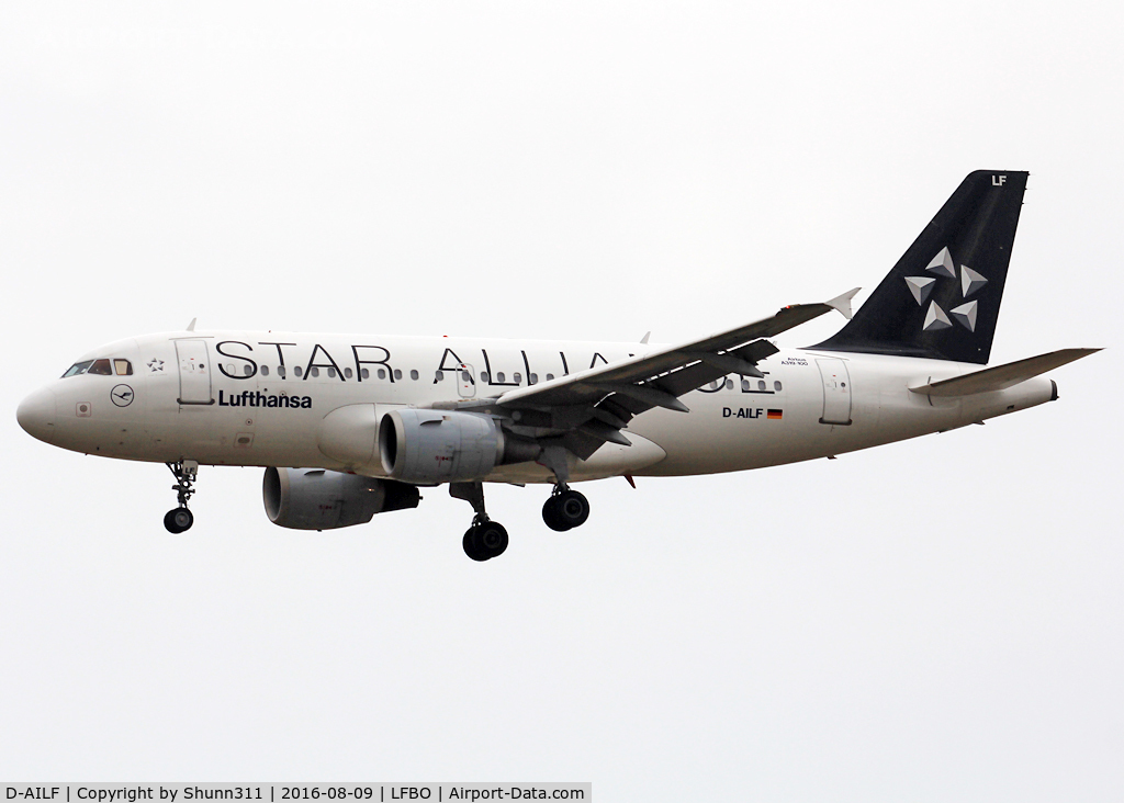 D-AILF, 1996 Airbus A319-114 C/N 636, Landing rwy 32L in Star Alliance c/s