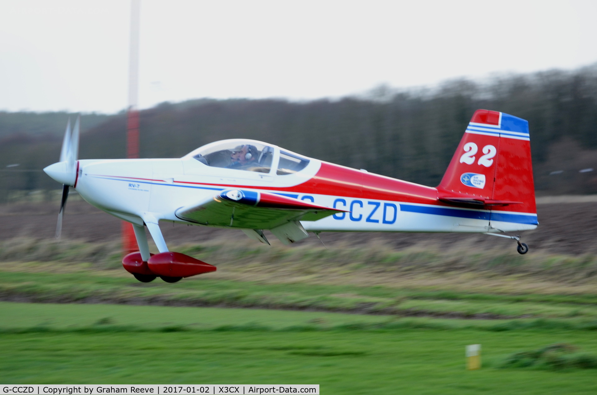 G-CCZD, 2004 Vans RV-7 C/N PFA 323-14087, Landing at Northrepps.