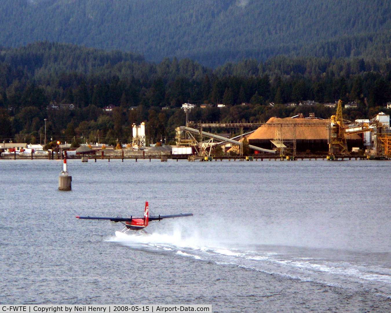 C-FWTE, 1968 De Havilland Canada DHC-6-100 Twin Otter C/N 96, taking off from Vancouver harbour (Burrard Inlet) - Sept 2008