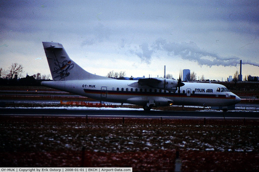 OY-MUK, 1990 ATR 42-300 C/N 176, OY-MUK in CPH MAR00