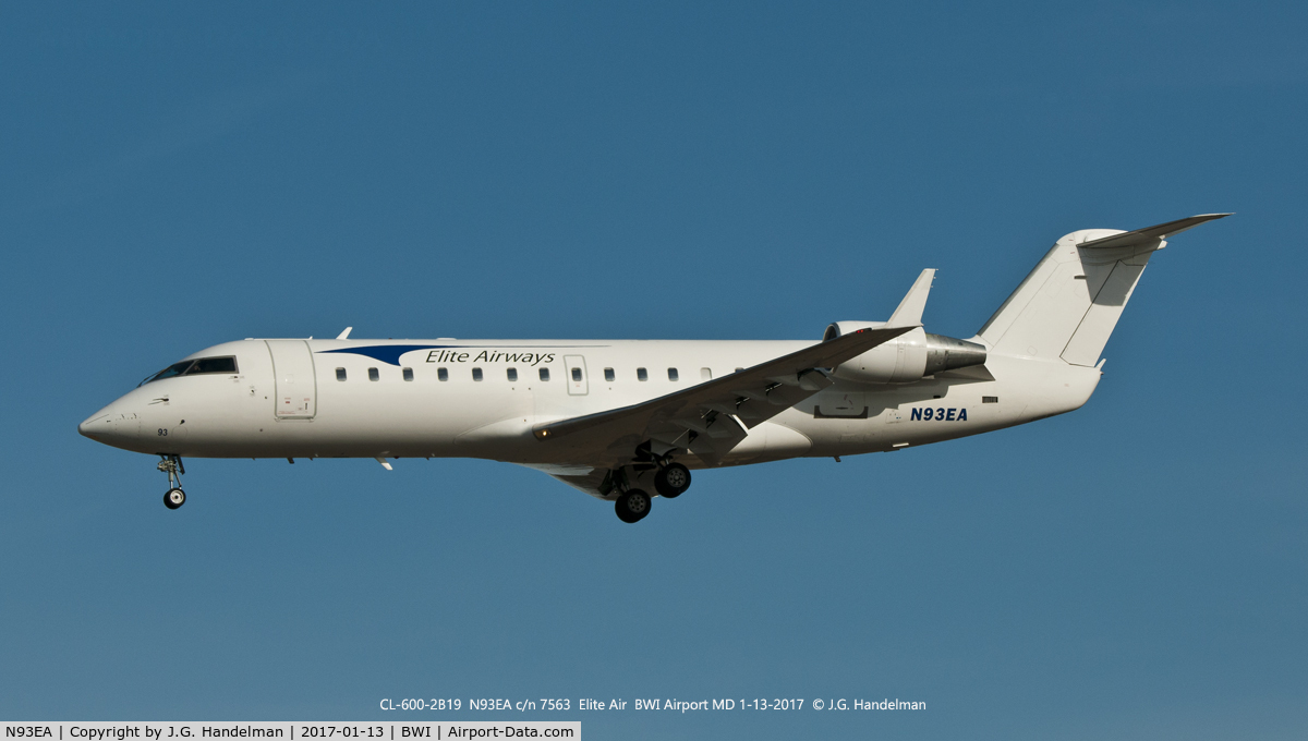 N93EA, Canadair CRJ-200ER (CL-600-2B19) C/N 7563, Short final to 33L.