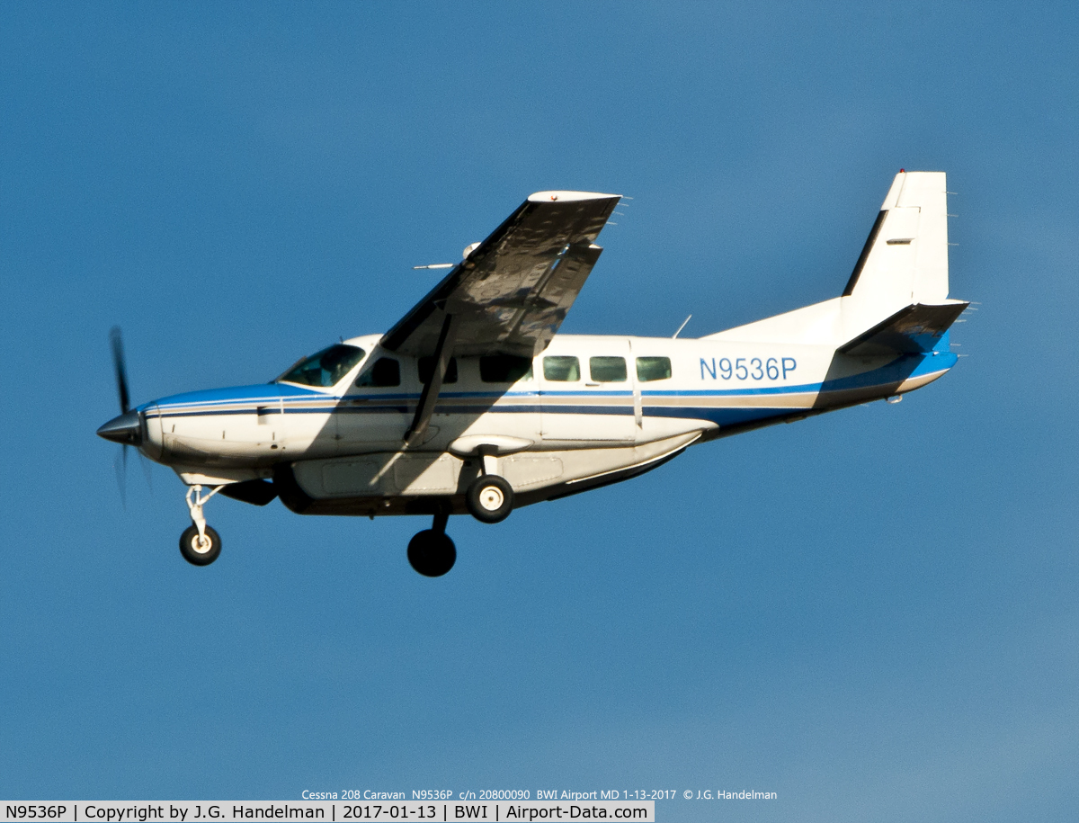 N9536P, Piper PA-25-235 Pawnee C/N 257405623, Cessna 208 Caravan approaching 33R.