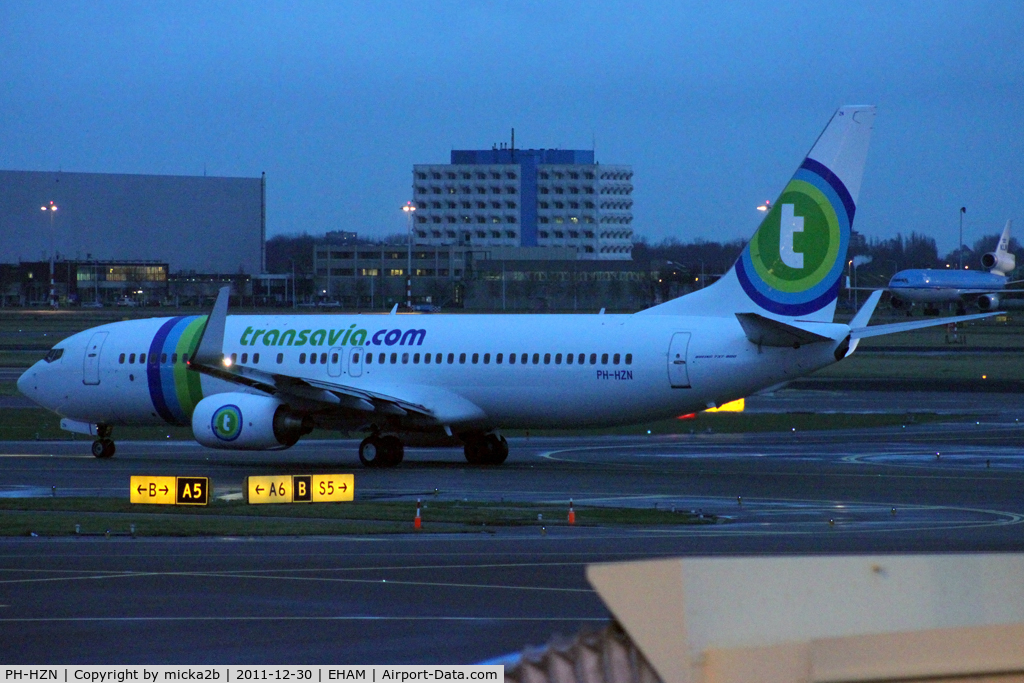 PH-HZN, 2004 Boeing 737-8K2 C/N 32943, Taxiing