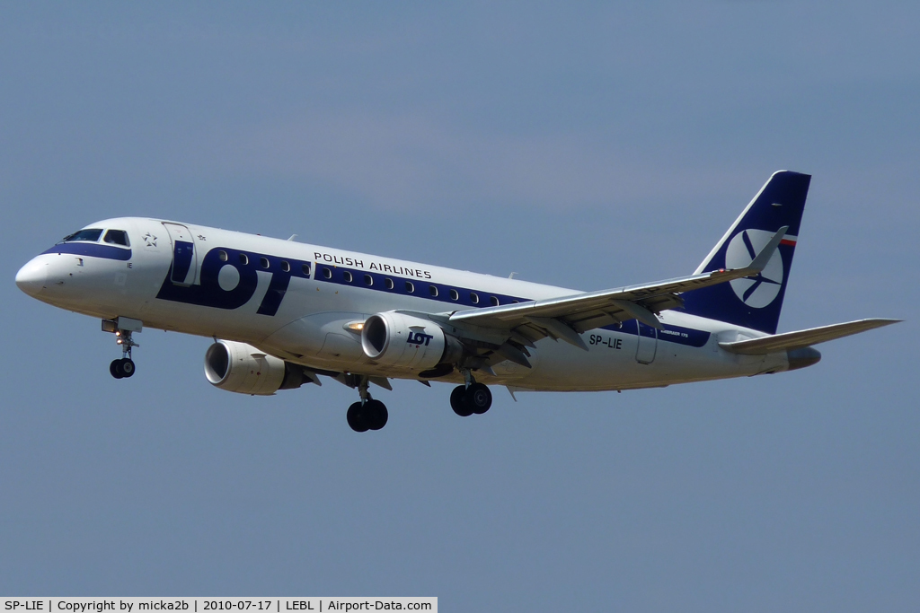 SP-LIE, 2006 Embraer 175LR (ERJ-170-200LR) C/N 17000153, Landing