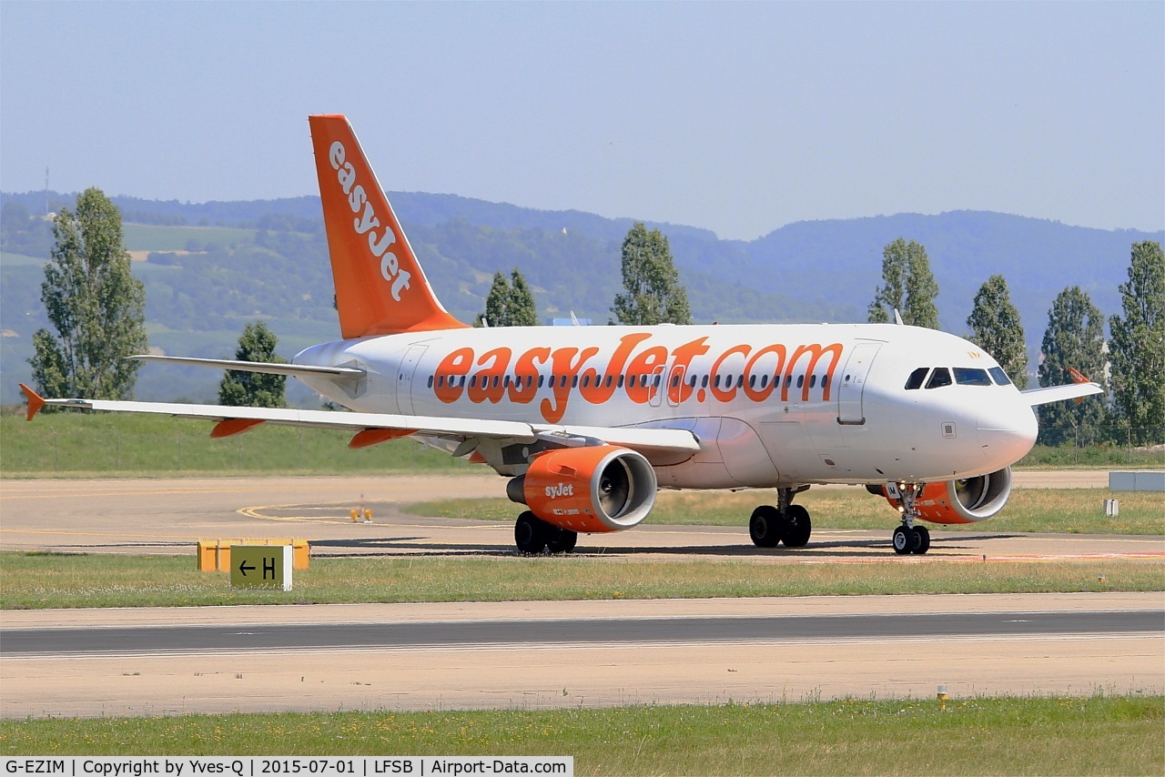 G-EZIM, 2005 Airbus A319-111 C/N 2495, Airbus A319-111, Holding point Hotel rwy 15, Bâle-Mulhouse-Fribourg airport (LFSB-BSL)