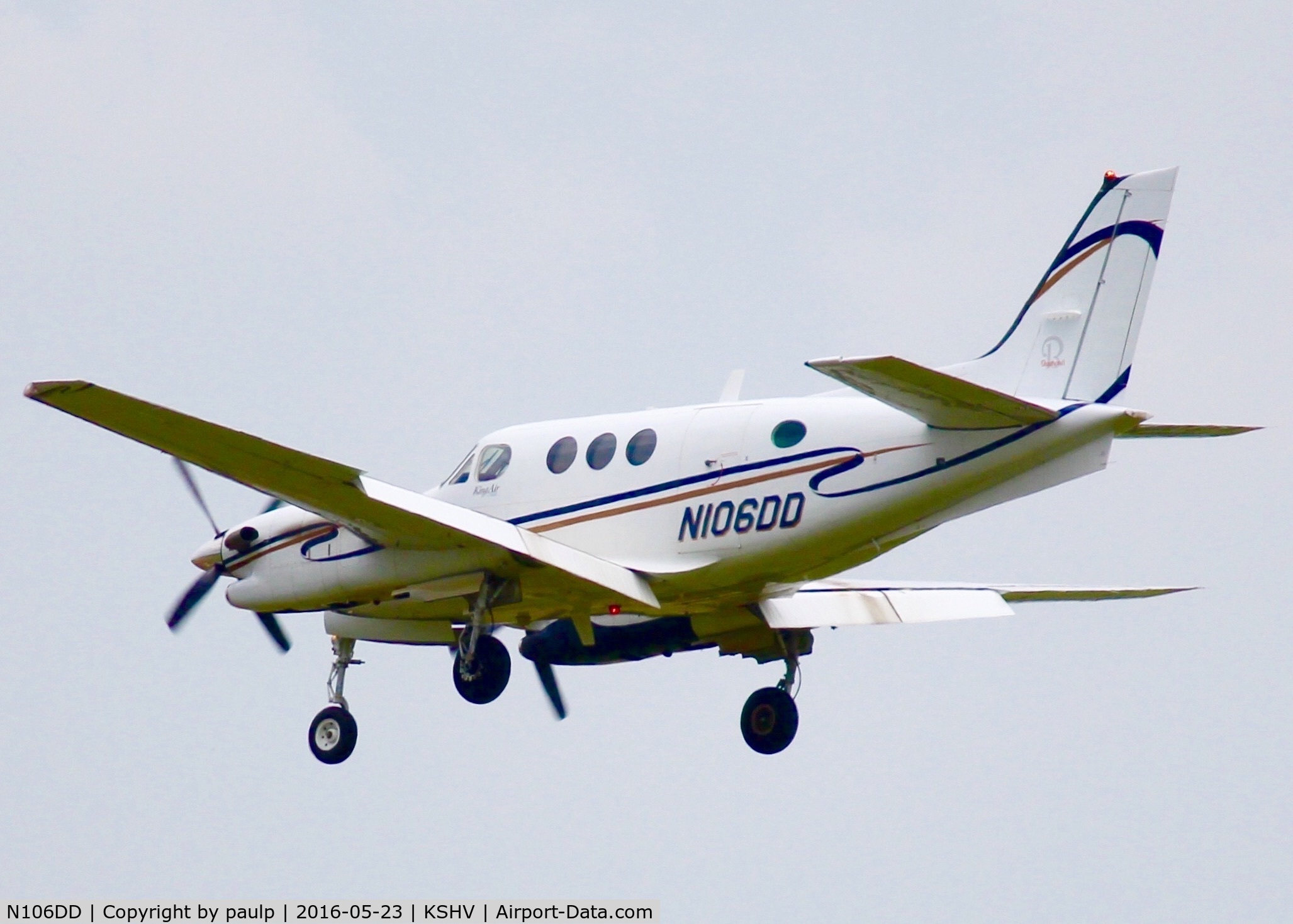 N106DD, 2005 Raytheon Aircraft Company C90A C/N LJ-1738, At Shreveport Regional.