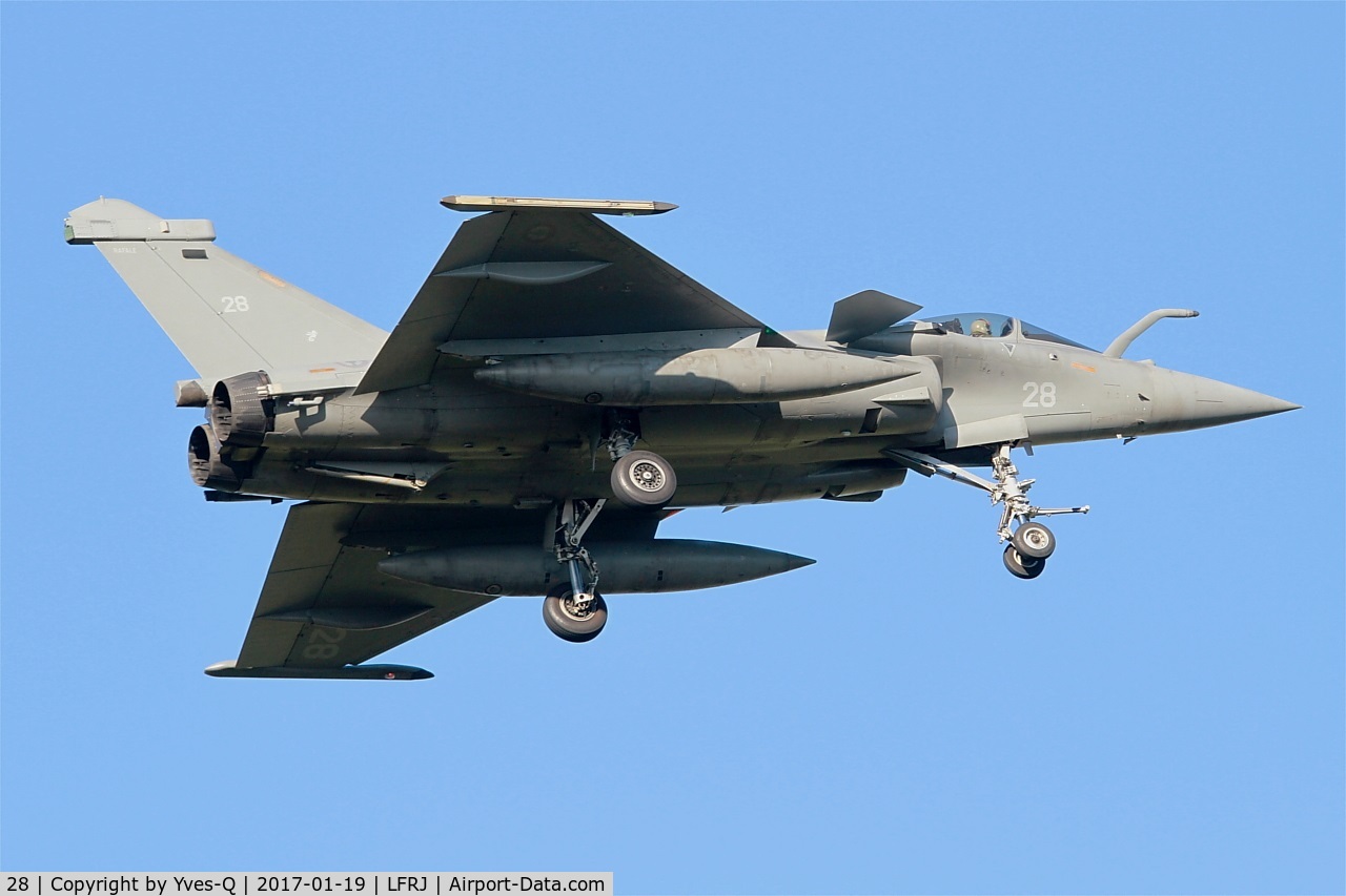 28, Dassault Rafale M C/N 28, Dassault Rafale M, Short approach rwy 08,  Landivisiau Naval Air Base (LFRJ)