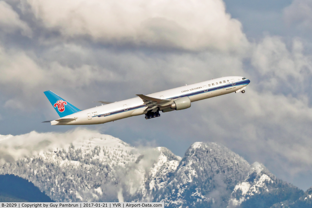 B-2029, 2015 Boeing 777-31B/ER C/N 43224, Departing