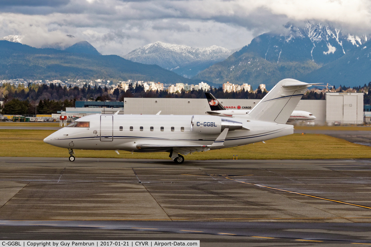 C-GGBL, 2004 Bombardier Challenger 604 (CL-600-2B16) C/N 5576, Heading out