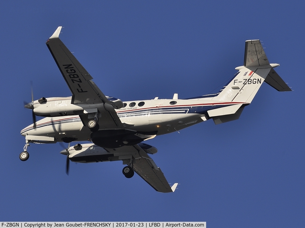 F-ZBGN, Hawker Beechcraft 350ER King Air (B300CER) C/N FL-781, Frech Douanes landing runway 23