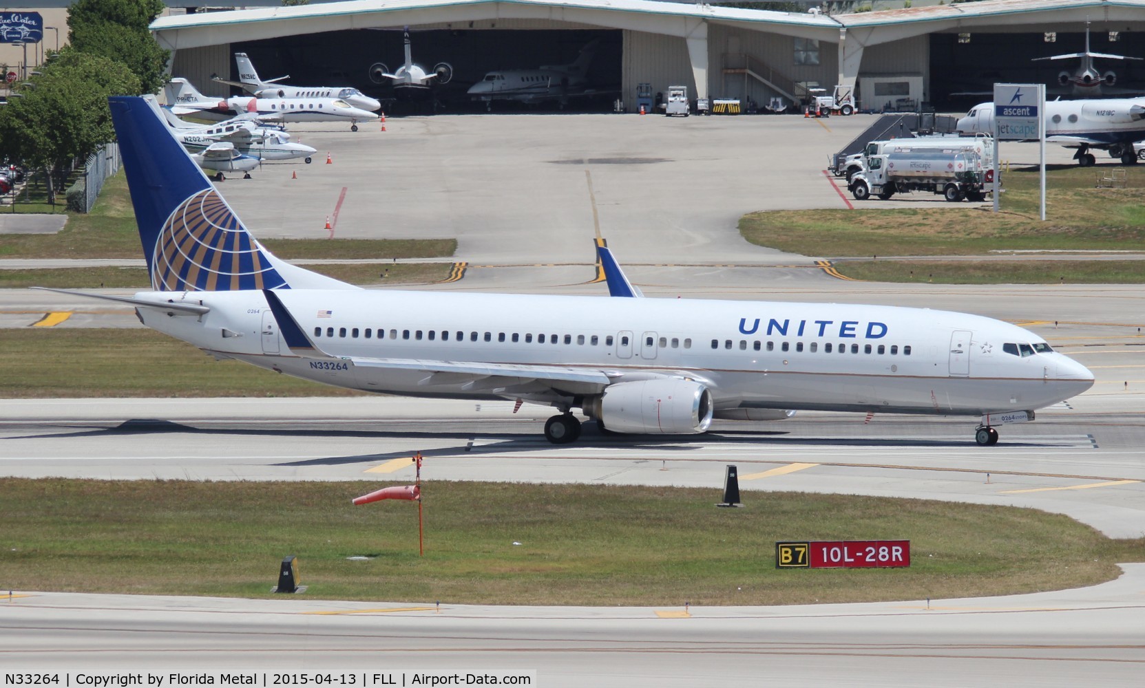 N33264, 2001 Boeing 737-824 C/N 31584, United