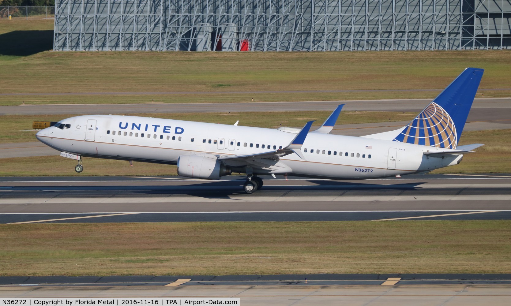 N36272, 2001 Boeing 737-824 C/N 31590, United