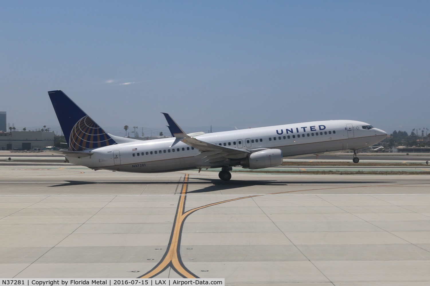 N37281, 2003 Boeing 737-824 C/N 31599, United