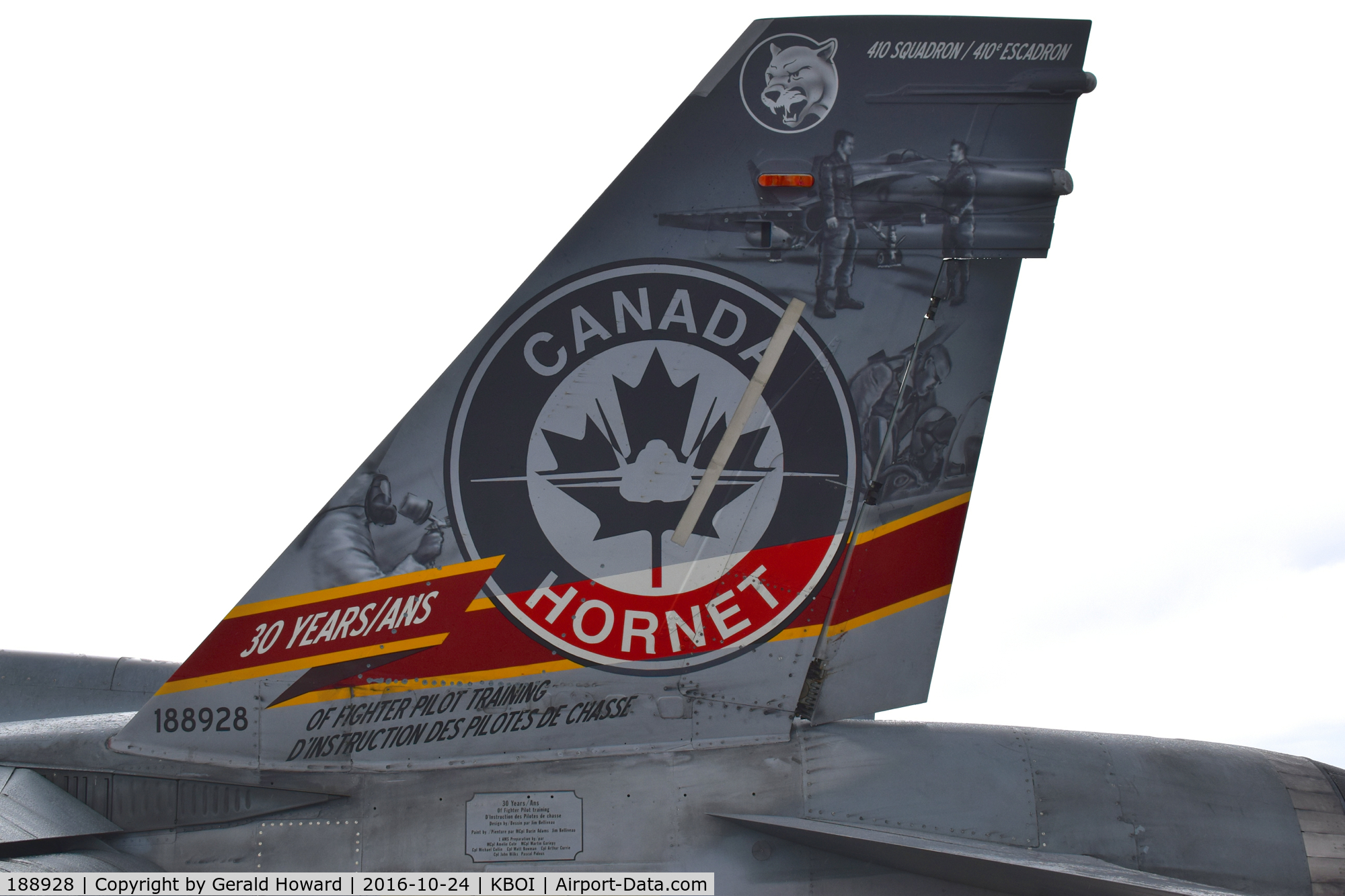 188928, 1988 McDonnell Douglas CF-188B Hornet C/N 688/B099, Left tail fin. 410 Sq., Cold Lake, Alberta, Canada.