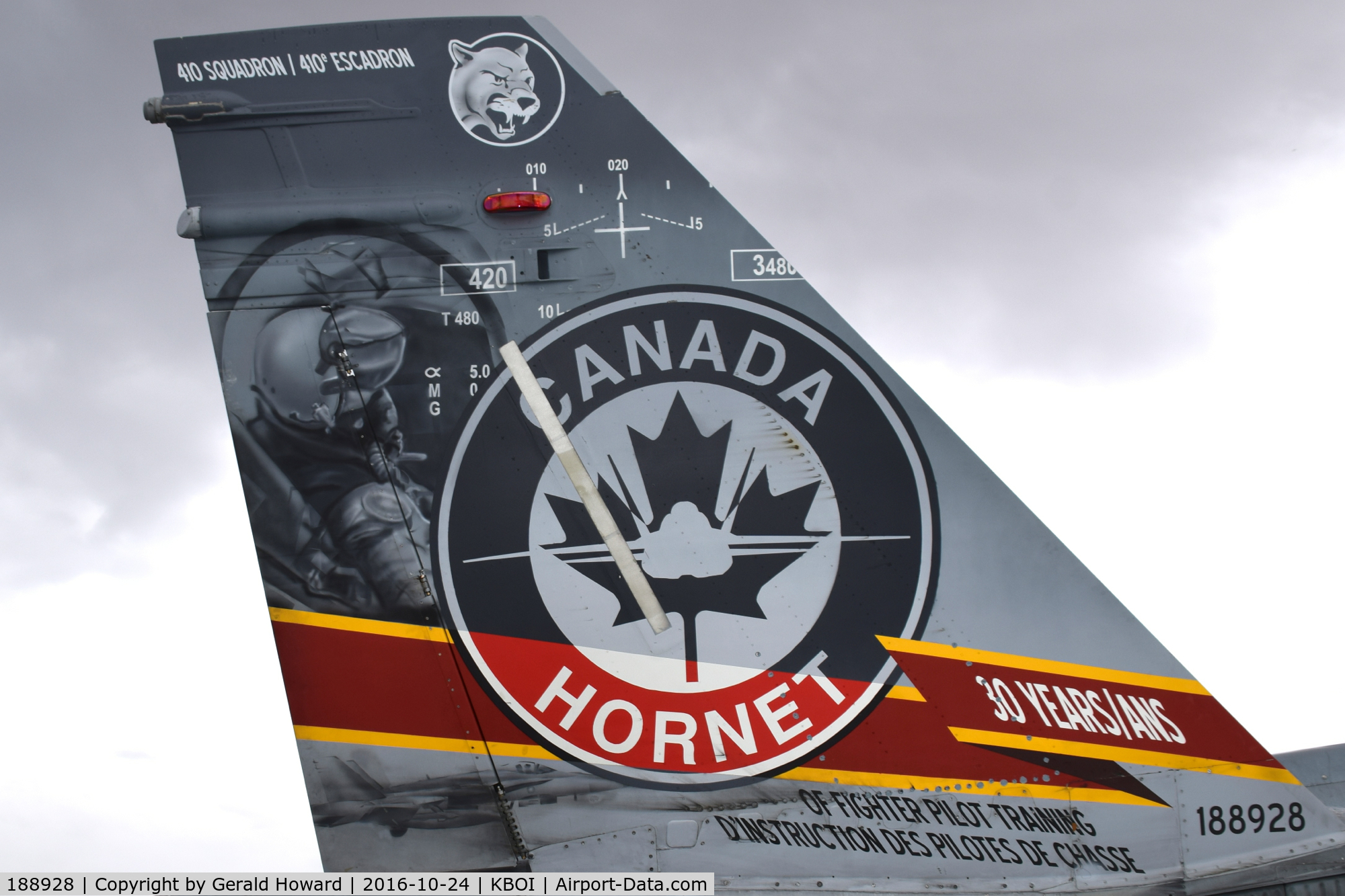 188928, 1988 McDonnell Douglas CF-188B Hornet C/N 688/B099, Right tail fin.  410 Sq., Cold Lake, Alberta, Canada.