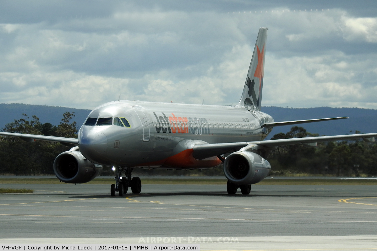 VH-VGP, 2010 Airbus A320-232 C/N 4343, At Hobart