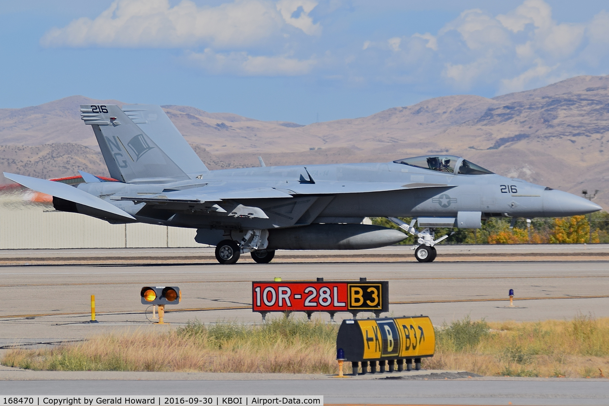 168470, Boeing F/A-18E Super Hornet C/N E-227, Take off roll on RWY 10R.  VFA-14 “Tophatters”,
Carrier Air Wing 9, NAS Lemoore, CA