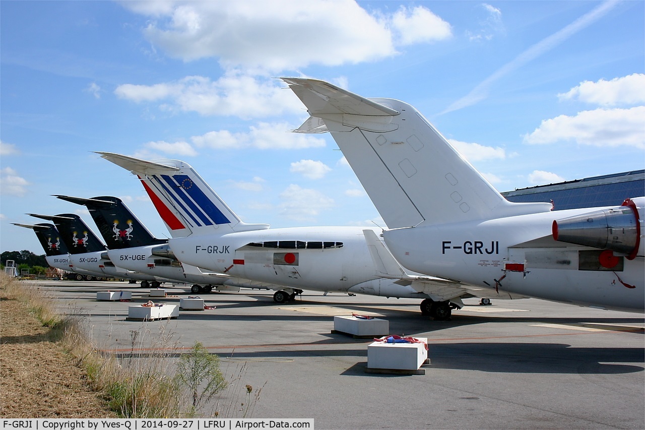 F-GRJI, 1996 Canadair CRJ-100ER (CL-600-2B19) C/N 7147, Canadair Regional Jet CRJ-100ER, BritAir HOP! parking area, Morlaix-Ploujean airport (LFRU-MXN)