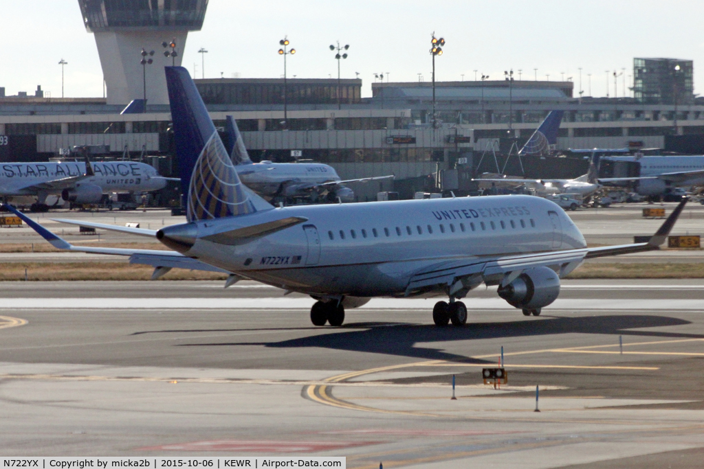 N722YX, 2015 Embraer 175LR (ERJ-170-200LR) C/N 17000496, Taxiing