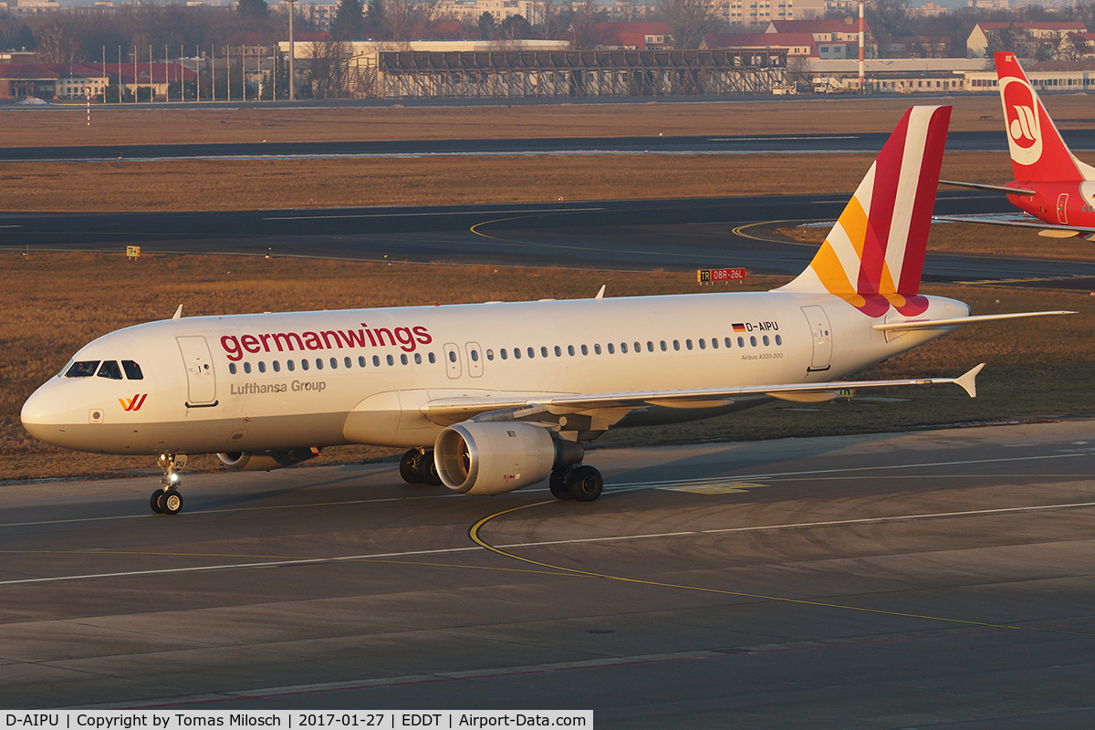 D-AIPU, 1990 Airbus A320-211 C/N 135, Beautiful light on a cold winter day in Berlin ...